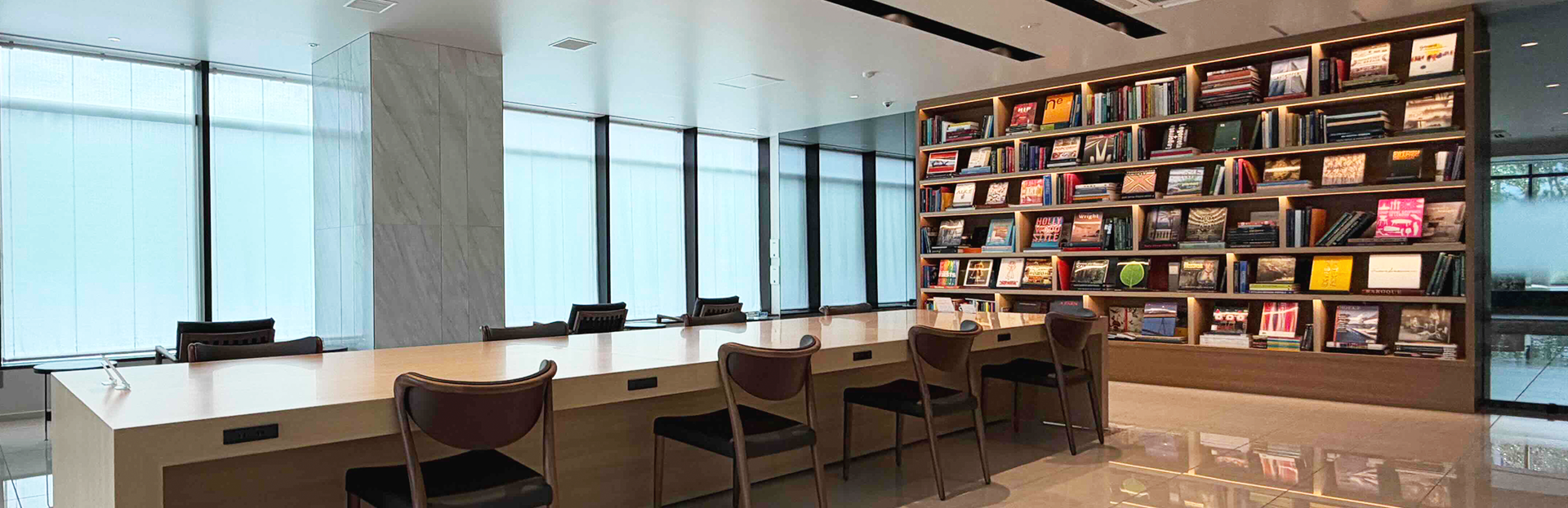 ワーキングライブラリーラウンジ（2025年11月撮影）